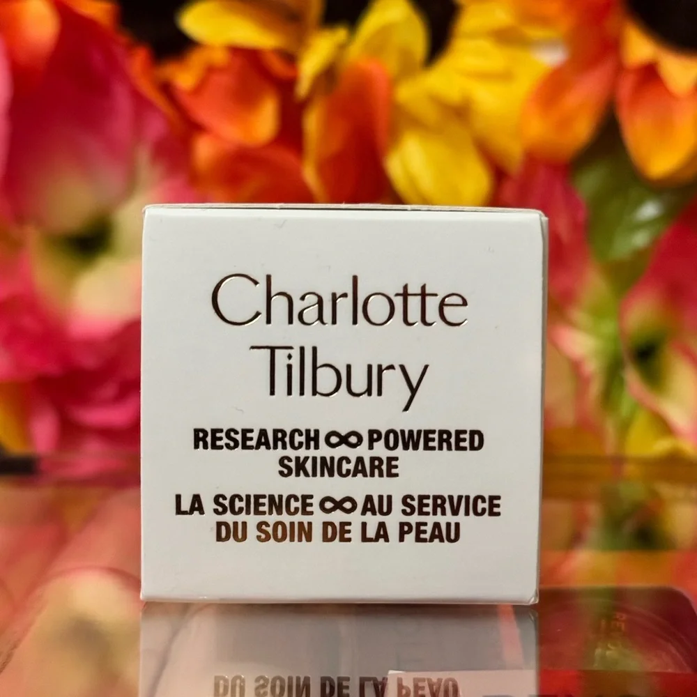 Charlotte Tilbury Collagen Superfusion Facial Oil - White and Black - Picture 2 of 8